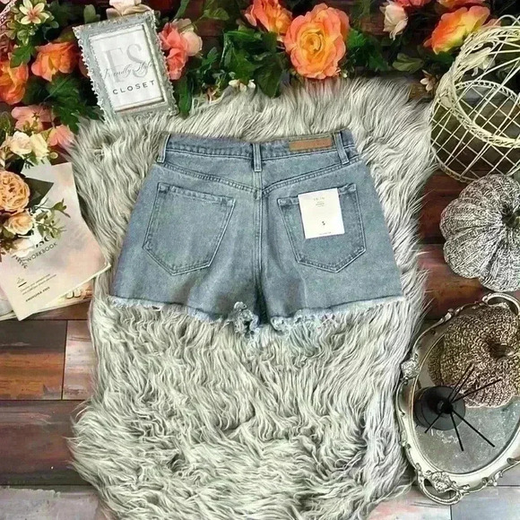 NWT Cello Light Wash Distressed Daisy Duke Jean Shorts, S - Picture 7 of 7